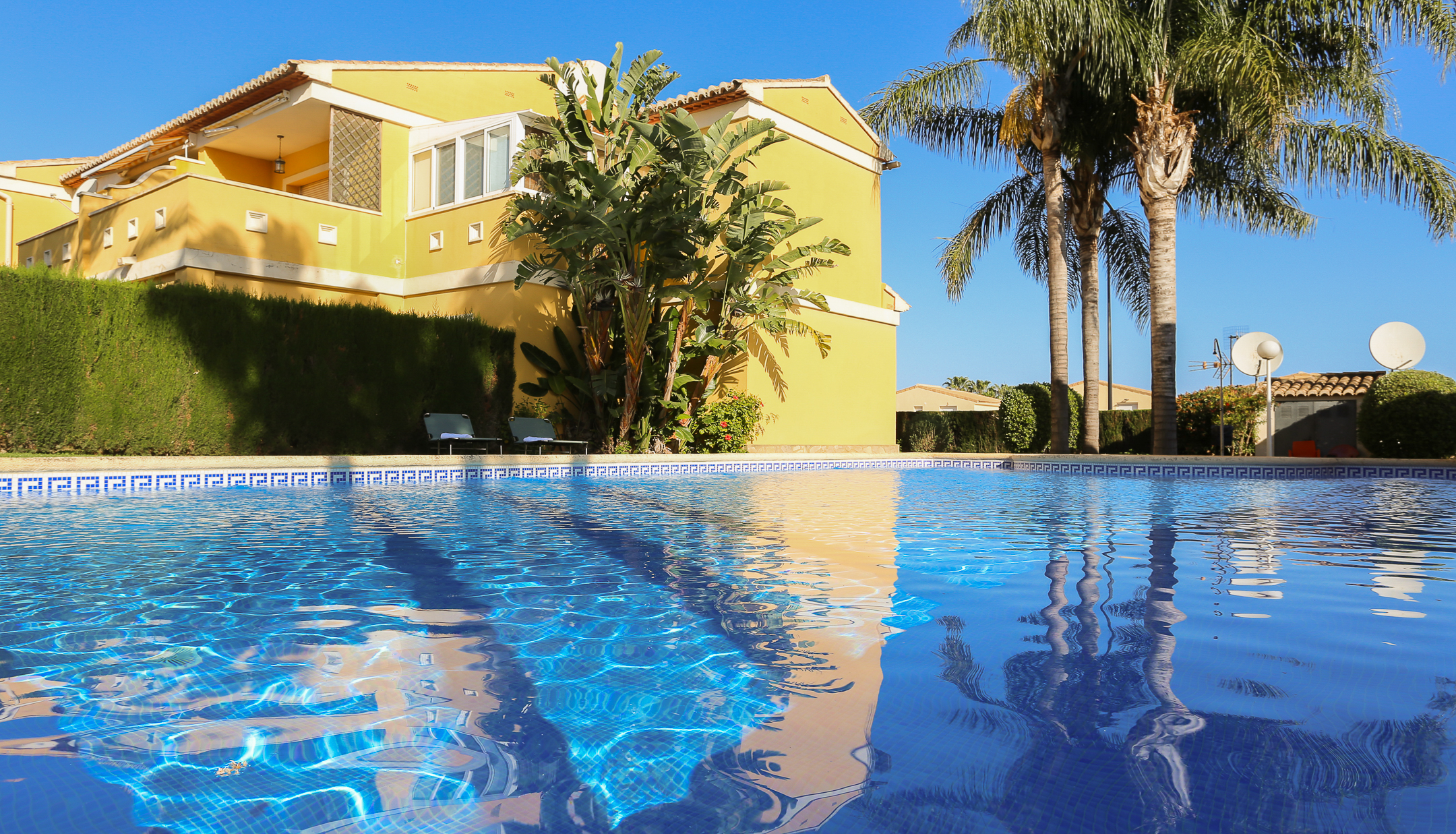 Gemeenschappelijk zwembad bij appartement Alquería Sol in Dénia