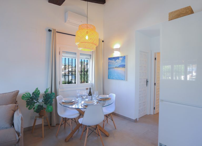 Dining table and living area at apartment Montesol in Dénia
