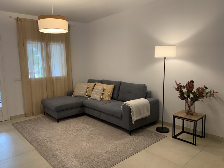 Living room with sofa and seating area at apartment Al Khalif 2 near Dénia