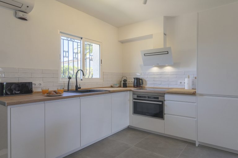 Kitchen area in apartment Retiro Sol B01 in Dénia