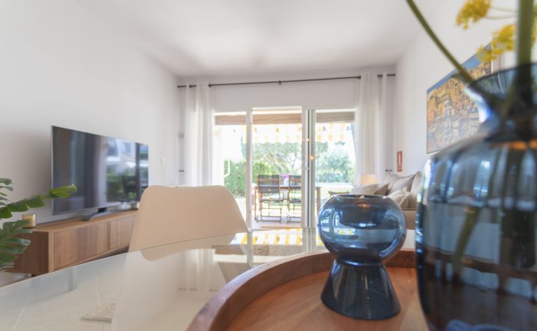 Living room with dining area at apartment Retiro Sol A1 in Dénia