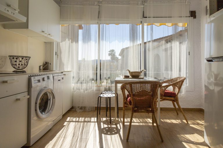 Kitchen with appliances at apartment Retiro Sol A05 in Dénia